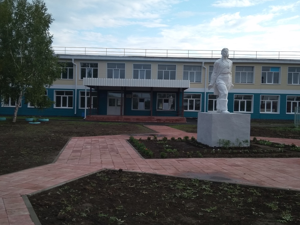 Главный вход в школу